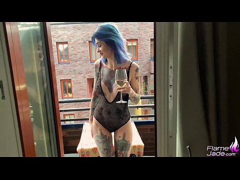❤️ Sjajna djevojka sisa gutljajem i strastveno jebe pod otvorenim nebom Porno kod nas bs.ixiporn.ru ❤