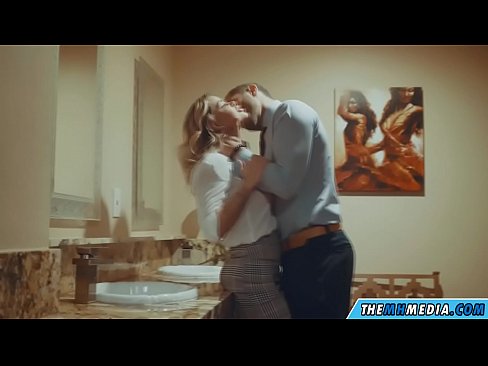 ❤️ Kad te prsata plavuša zavede u javnom toaletu Porno kod nas bs.ixiporn.ru ❤